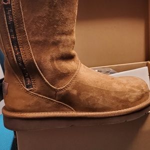 Ugg Brand new never worn metallic zipper.